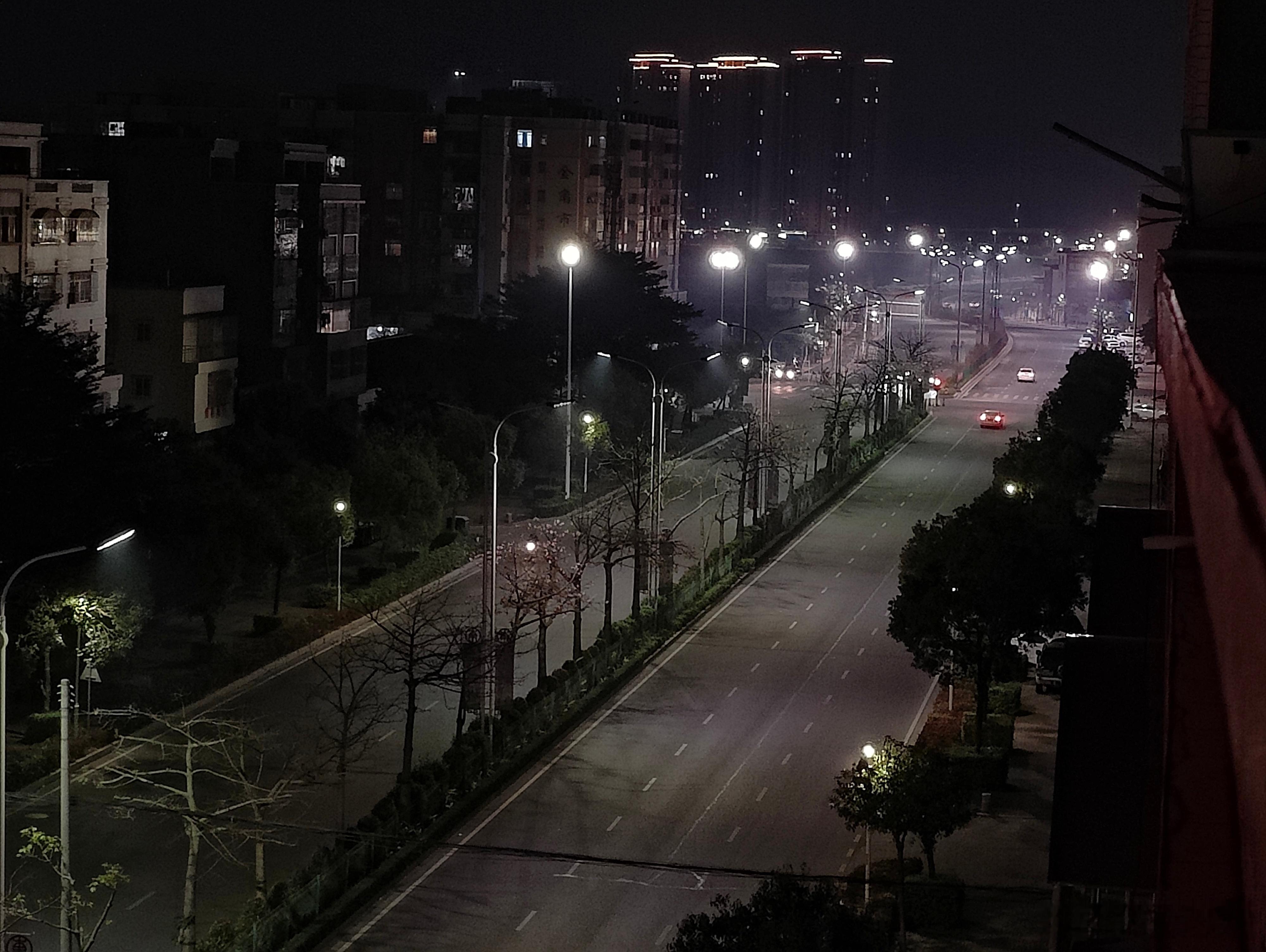 传说，某广东独栋小区，购买新能源汽车的浪潮正如火如荼充电方便，每度3毛，出去吃饭