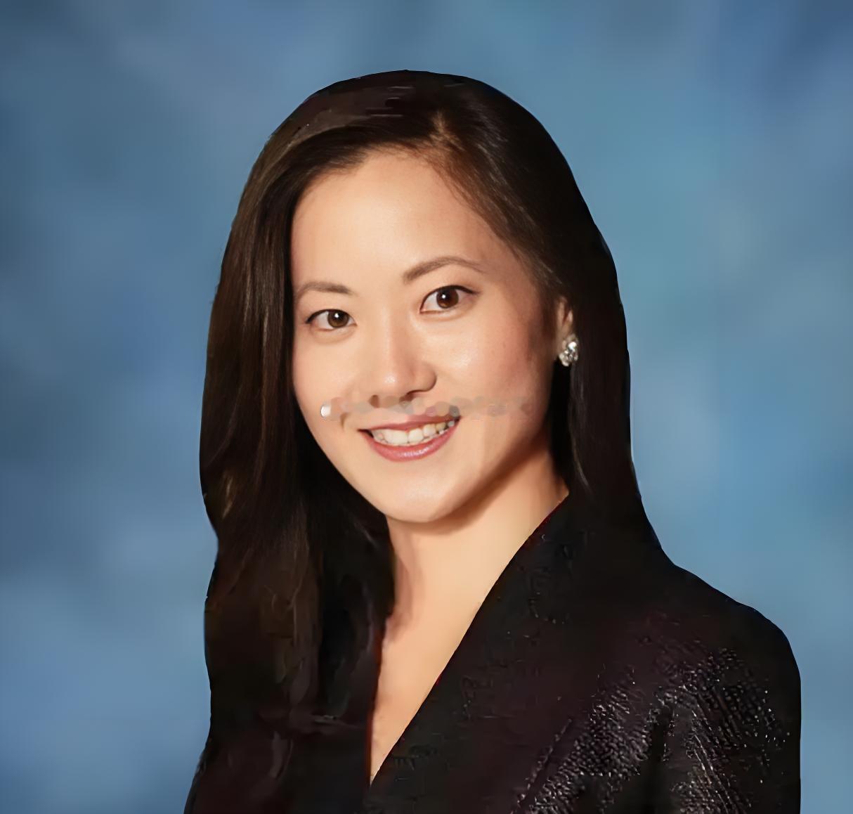 大妈昨天说国内留美的华人，有评论问有华人能不能变成美国巨贾政商大佬。有两个大家比