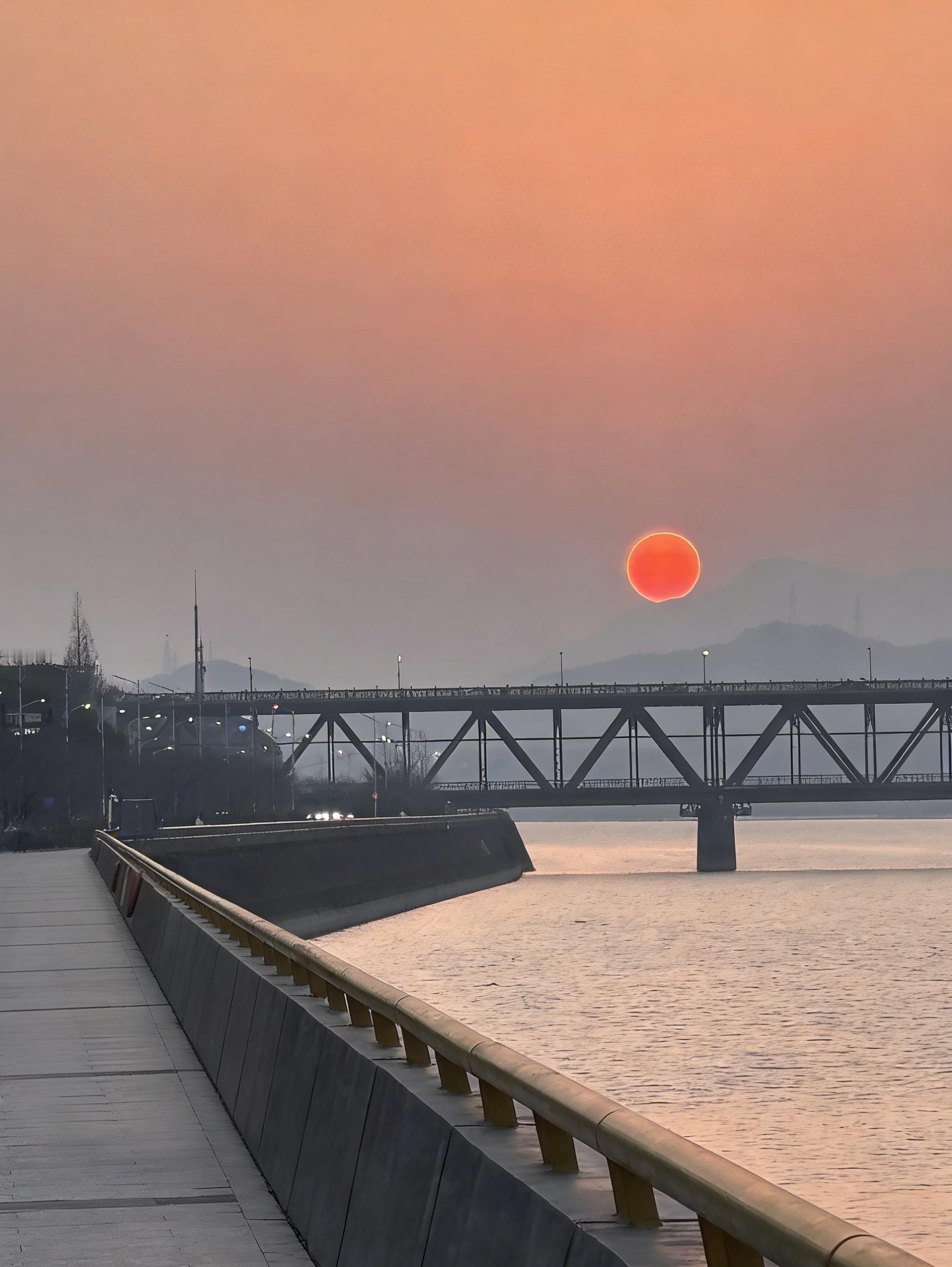 遥望思聪曾经豪宅。 