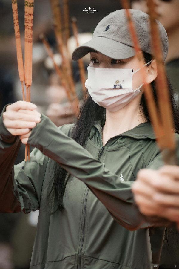 宋祖儿表妹万福开机路透《表妹万福》开机路透里宋祖儿状态也太好了吧！和陈鑫海站一起