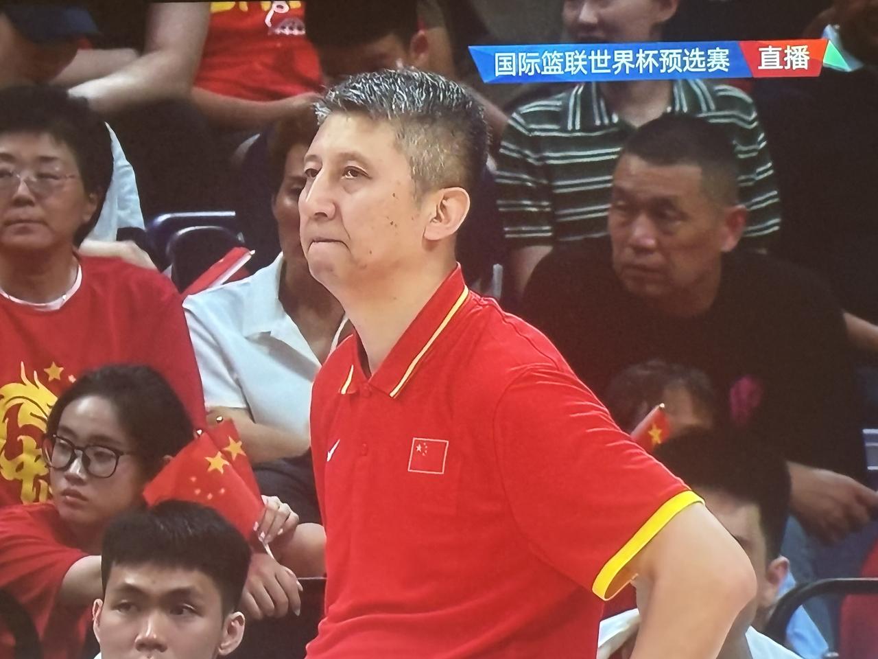 中国男篮训练了这么长时间，竟然在自己的主场大比分输给了日本男篮，这到底是谁的责任