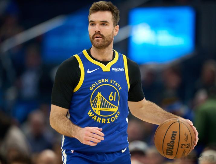 NBA常规赛，勇士半场38-53落后森林狼。上半场，勇士球员斯潘塞表现不佳，尤其