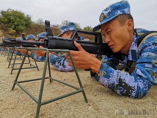 什么样的学生适合考军校当兵，考军校是“特殊赛道”，并非分数够就能适应。依我的军人