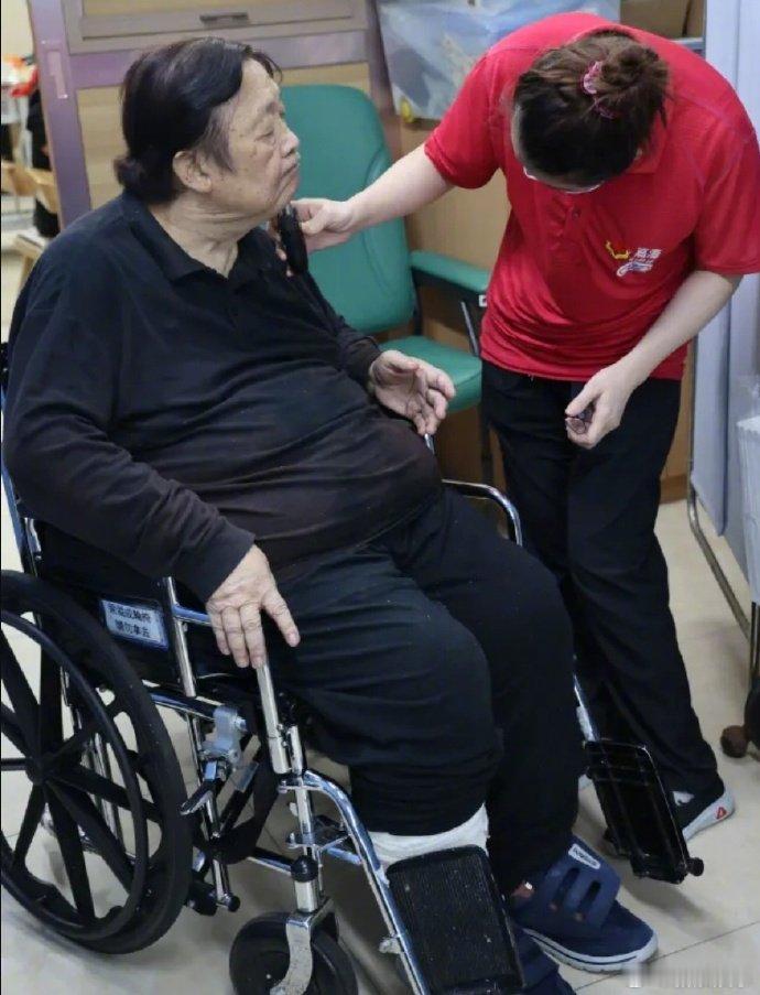 #秦煌和小30岁情人分手# 76岁演员秦煌自曝与小30岁情人分手。他直言是由于经