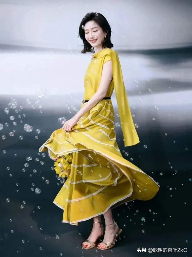 江疏影暖黄缎面裙太绝了，温婉大方，优雅又迷人