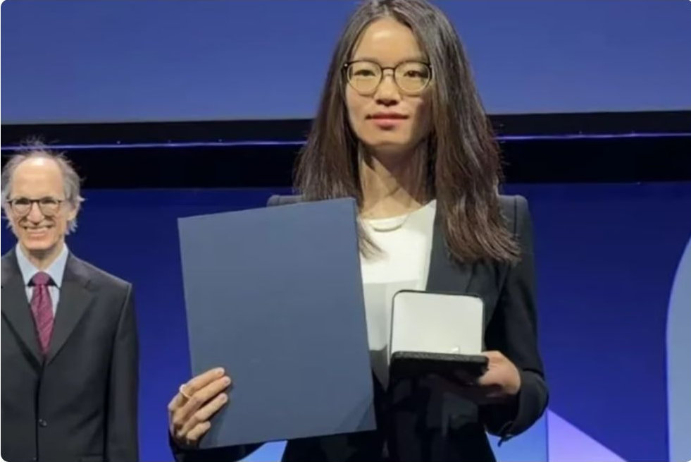 北大数院原院长陈大岳澄清王虹北大求学相关谣言：王虹曾获评优秀毕业生，具备保研资格