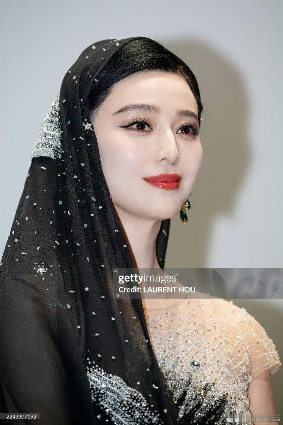 这才是我认知里的内娱第一代颜霸，脸无可挑剔。 ​​​