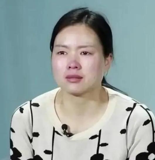 1992年，湖北夫妻抛下5岁女儿双双离世，23年后女儿执意挖开祖坟，最后得知真相