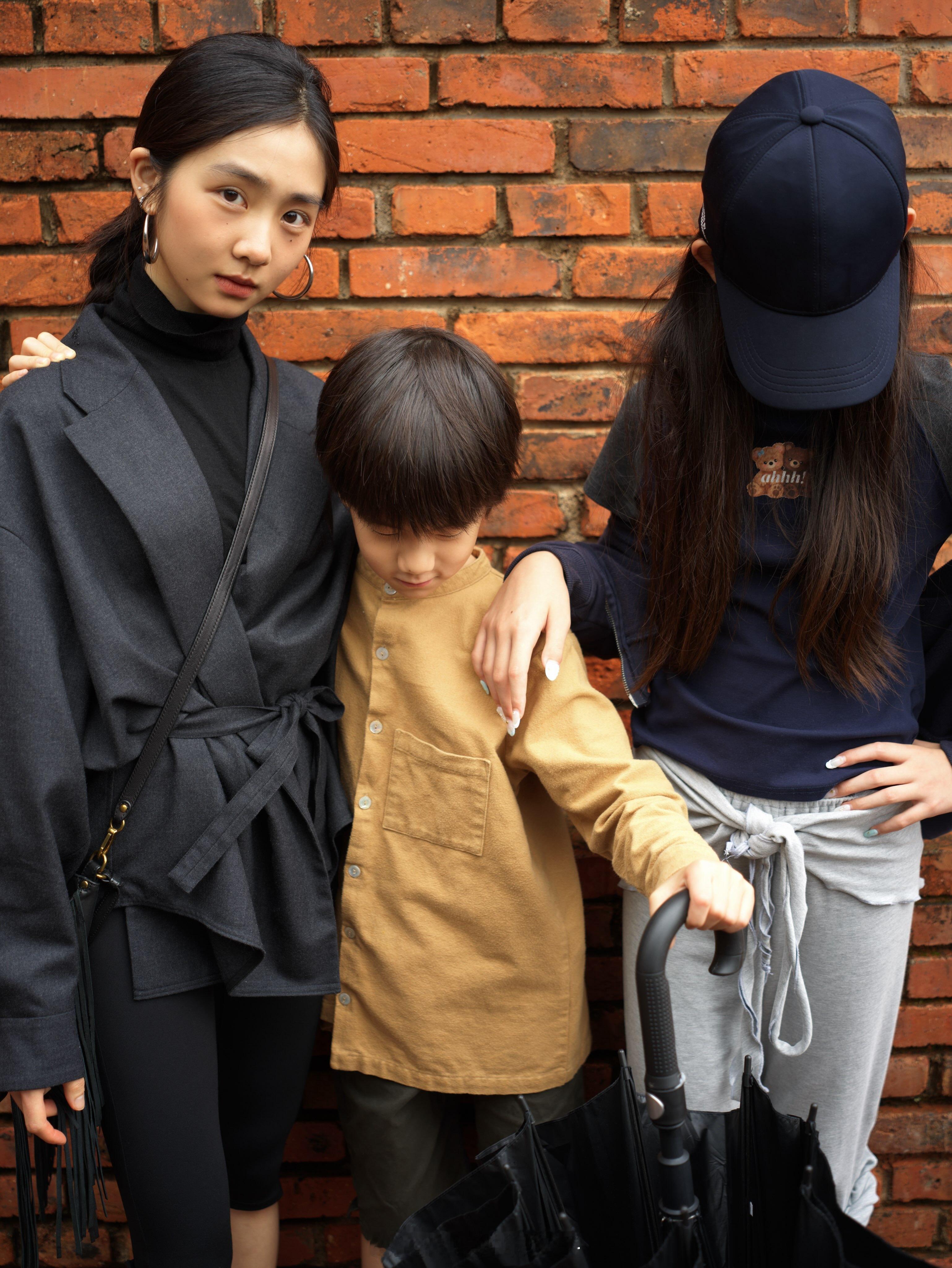 黄多多晒与弟弟妹妹合影黄多多与弟弟妹妹合影 黄多多晒与弟弟妹妹合影，一家人都自带