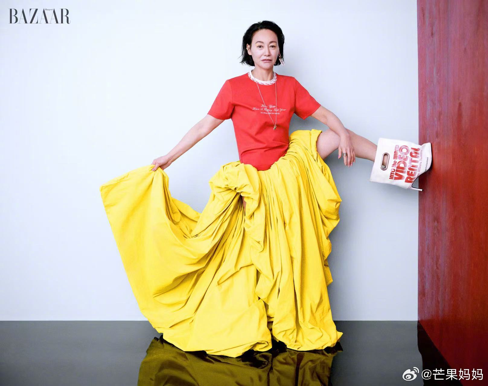 惠英红这组芭莎四月刊，直接给“岁月不败美人”下了新定义，60+又如何，照样美得理