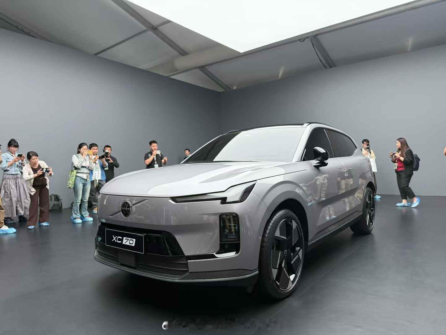 沃尔沃新车：XC70。SMA架构，插电混动，大五座，纯电续航200km，综合续航