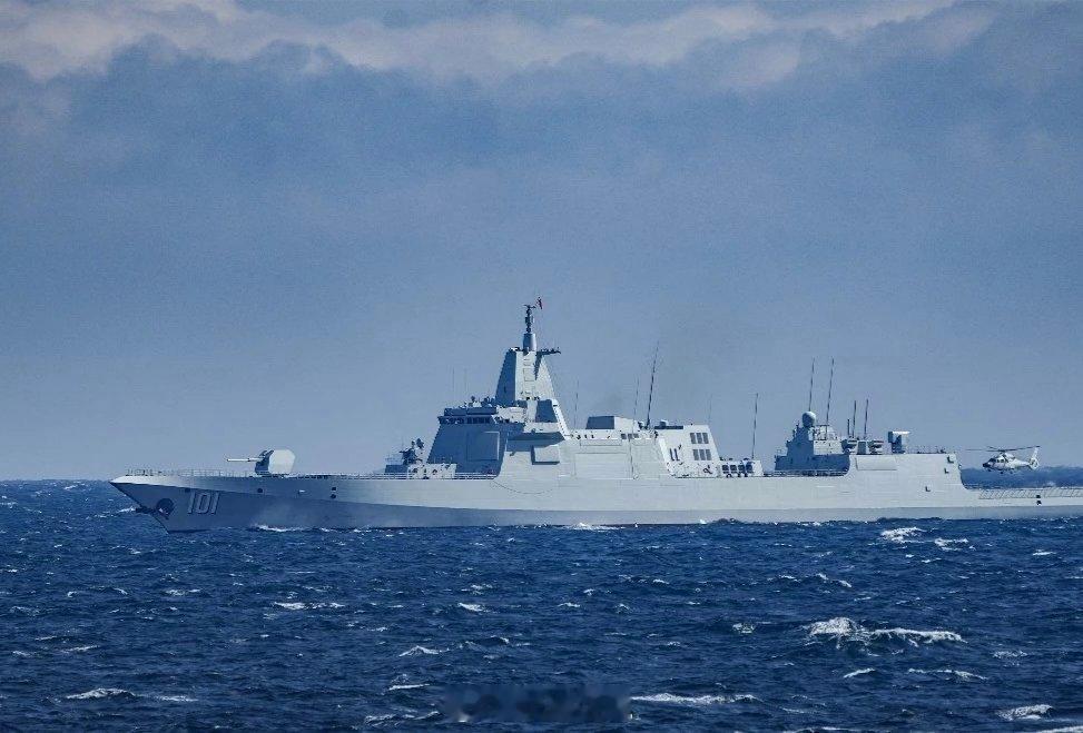 海上长城【砺剑深蓝！南昌舰，西宁舰实战化训练最新画面】近日，海军西宁舰和南昌舰组