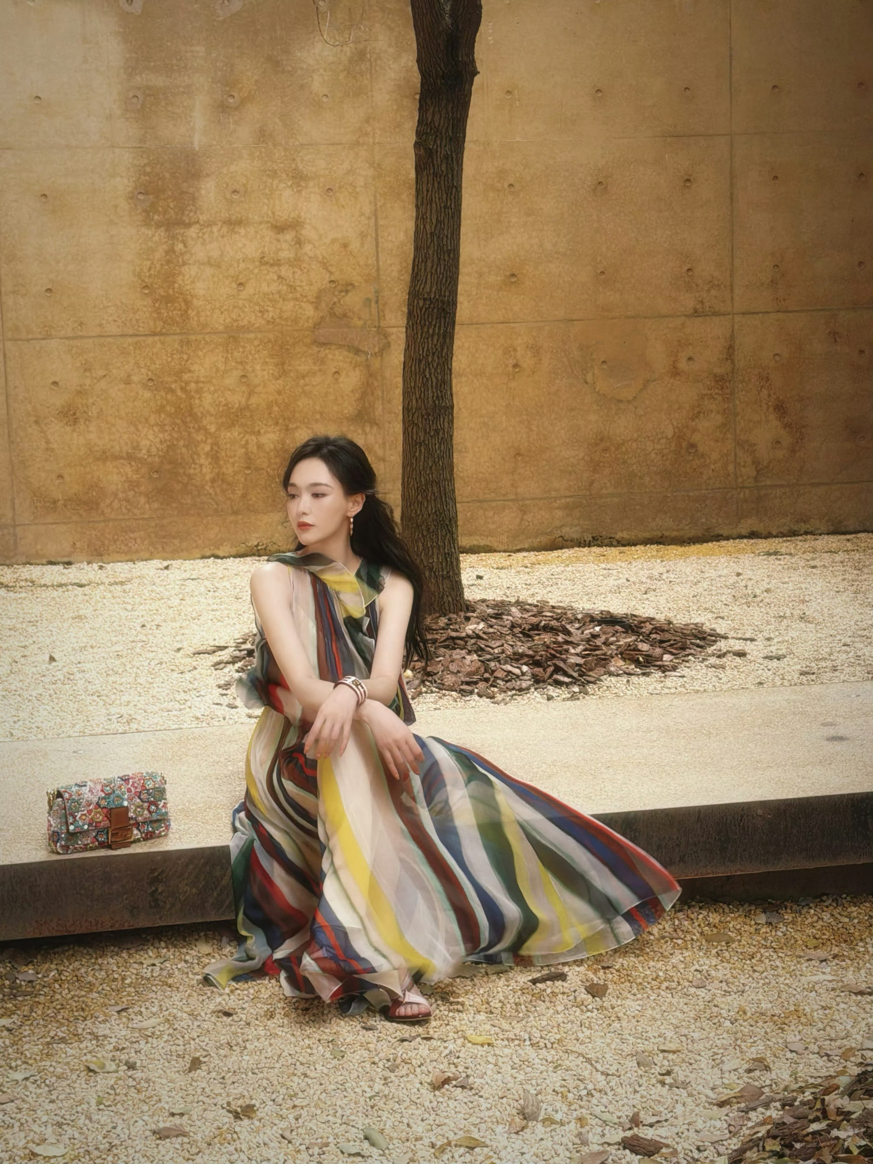 唐嫣好有气质唐嫣和有气质是对等的  简简单单就很优雅～ 