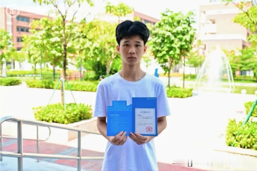 15岁少年699分逆天改命！背老爸偷改志愿，放弃普高扎进职校：AI取代不了我！