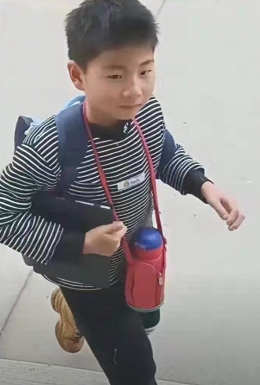揪心！河南漯河，一10岁男孩失联已超过24小时。最后的画面显示，他放学后回了家，