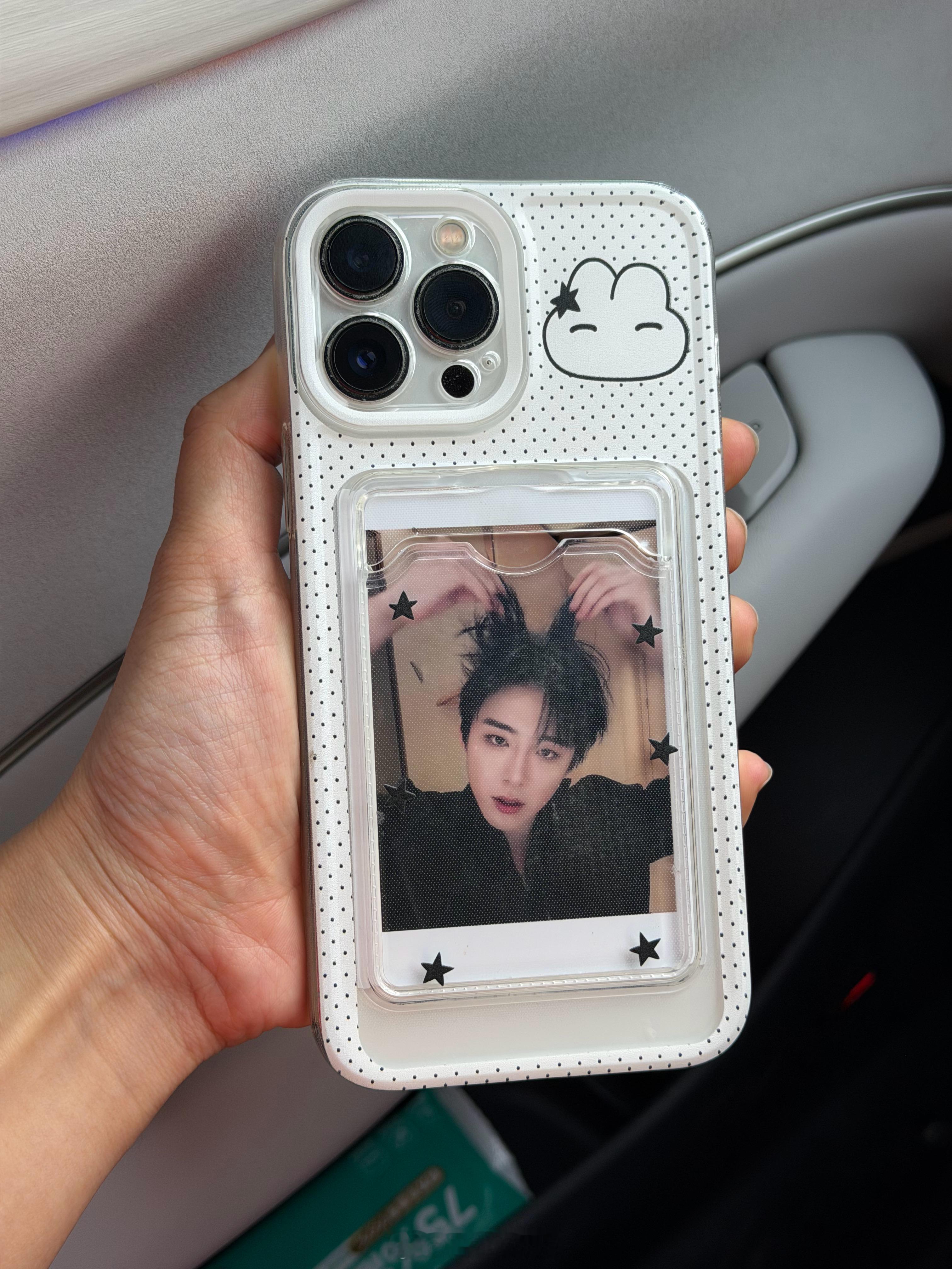 11岁的小侄女手机用的是她妈妈换下来的iPhone13 Pro Max喜欢的明星