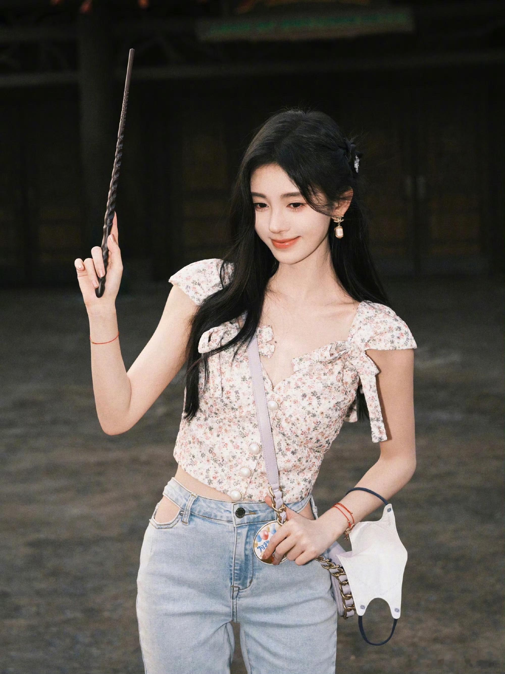 jjy鞠婧祎苏绿夏jjy鞠婧祎万花世界你的眼里可盛万丈光芒 我的前方尚有无限救赎