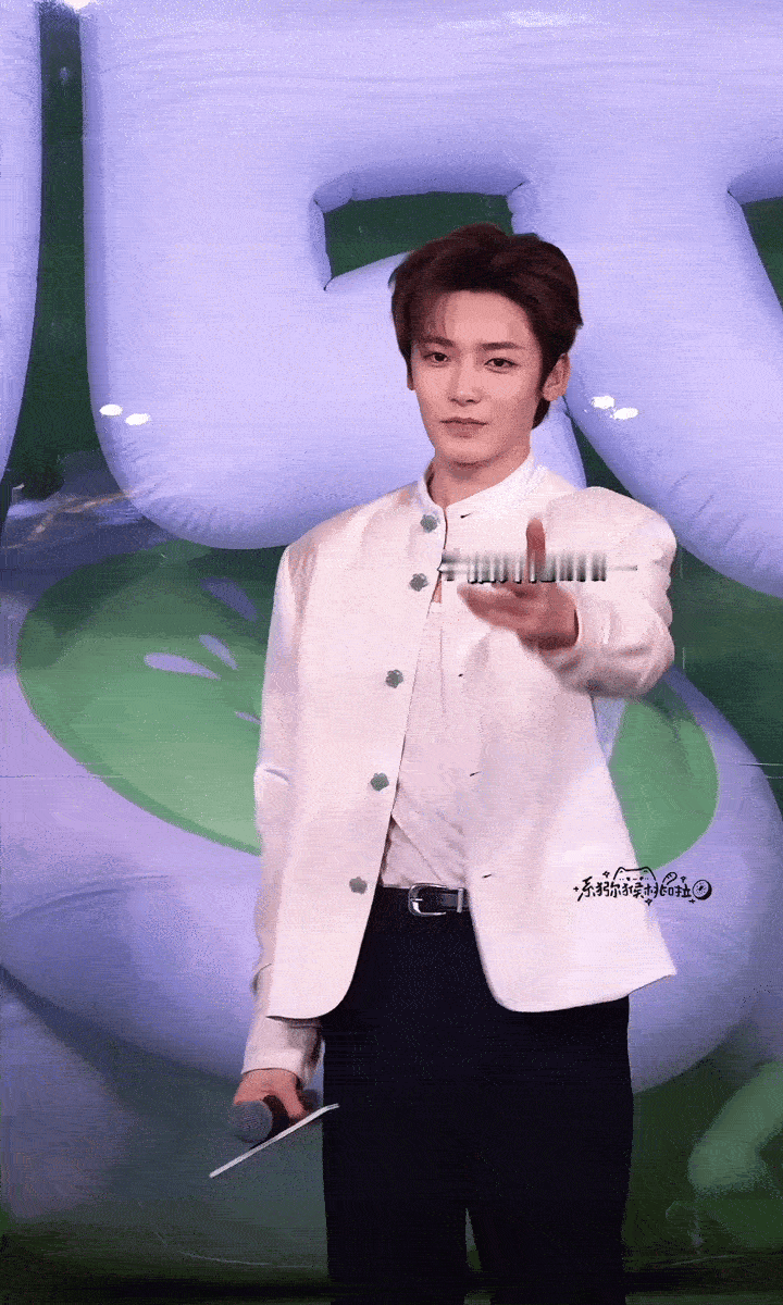 侯明昊宠完你的宠你的 侯明昊，一款无限量供应甜蜜的“宠粉永动机”！从舞台到互动，