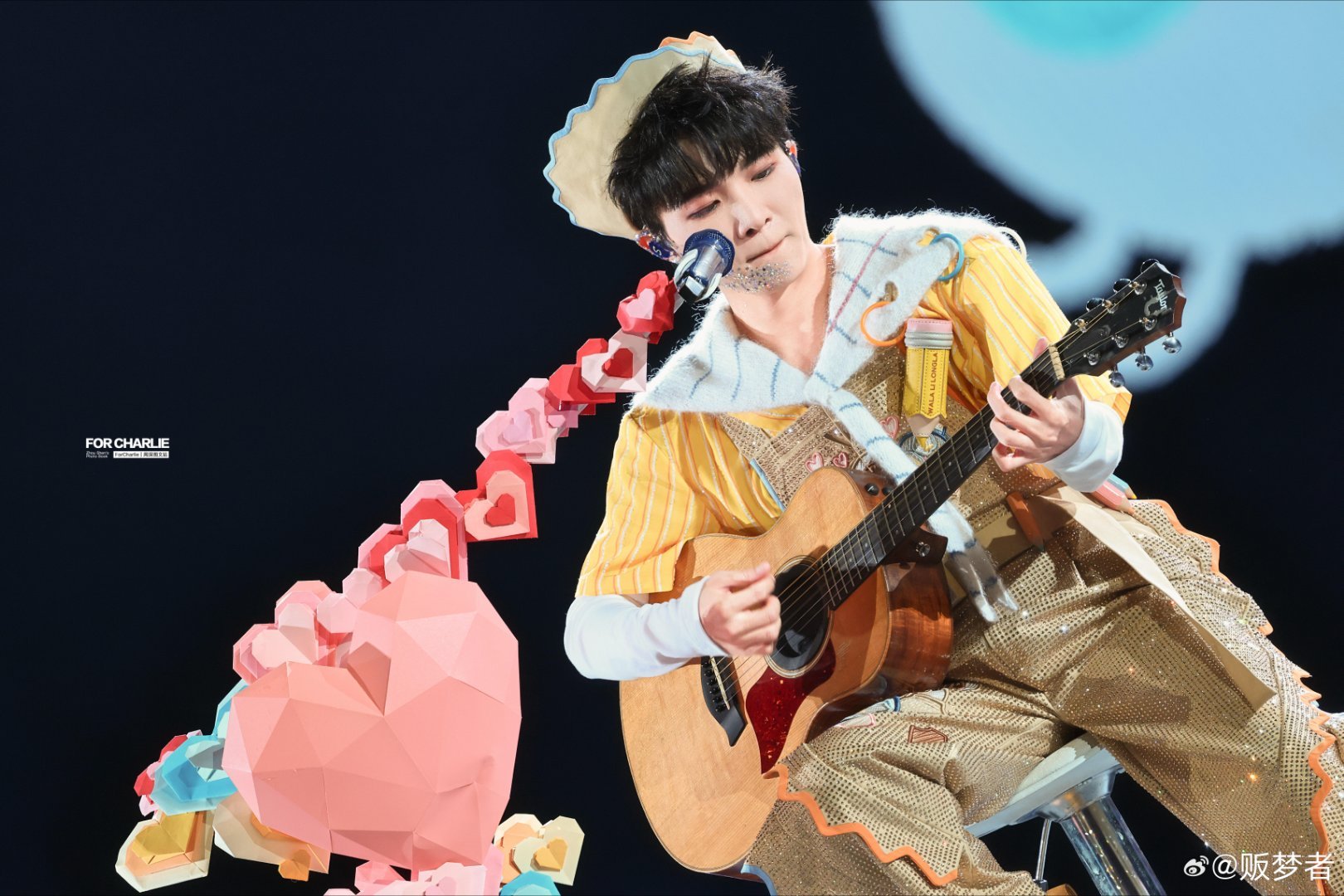 合理怀疑周深想这么玩很久了演唱会唱《walalilongla》时，80个6米气球