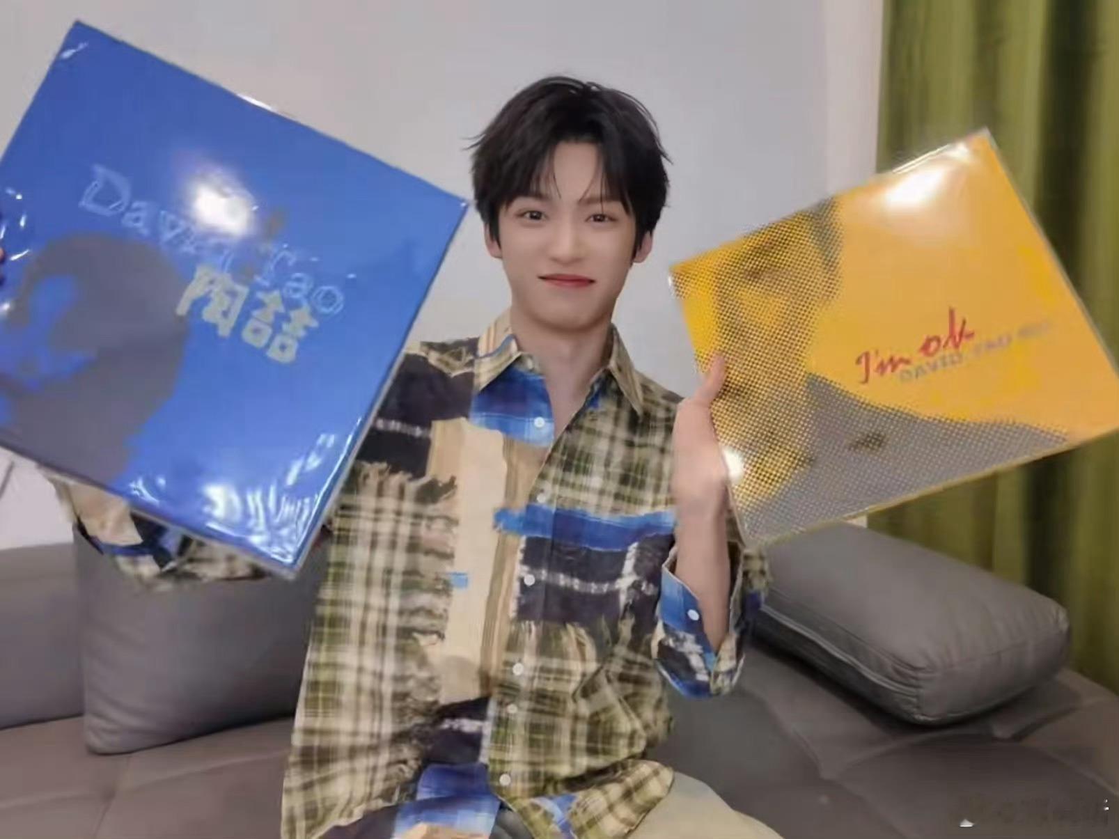 usmile送梓渝陶喆的亲签和专辑 这么好这么用心的品牌方，太宠代言人了吧！和梓