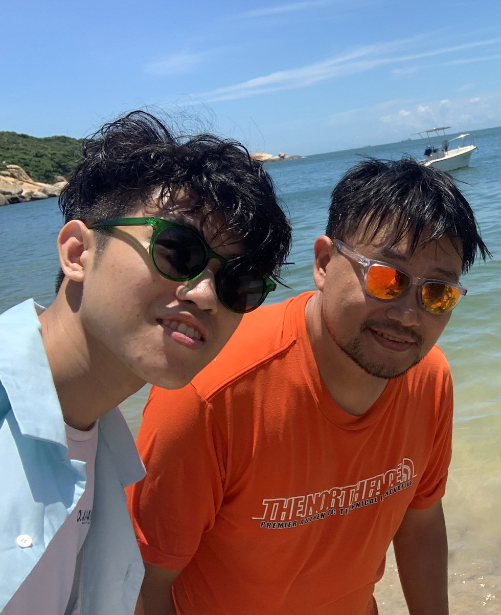 我大概有十几付眼镜吧，几千到上万不等。。。在日本其实眼镜这个玩意是一种装饰品，所