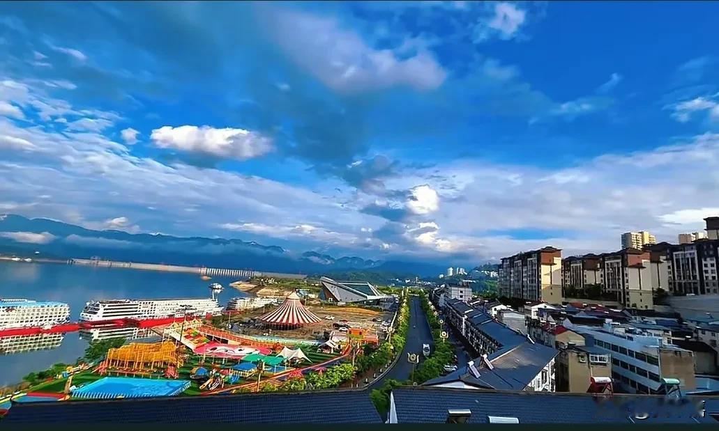 鹰嘴岩事实上已经不可避免的成为无法回避的地方，尽管安全管理上难度很大，但必须考虑