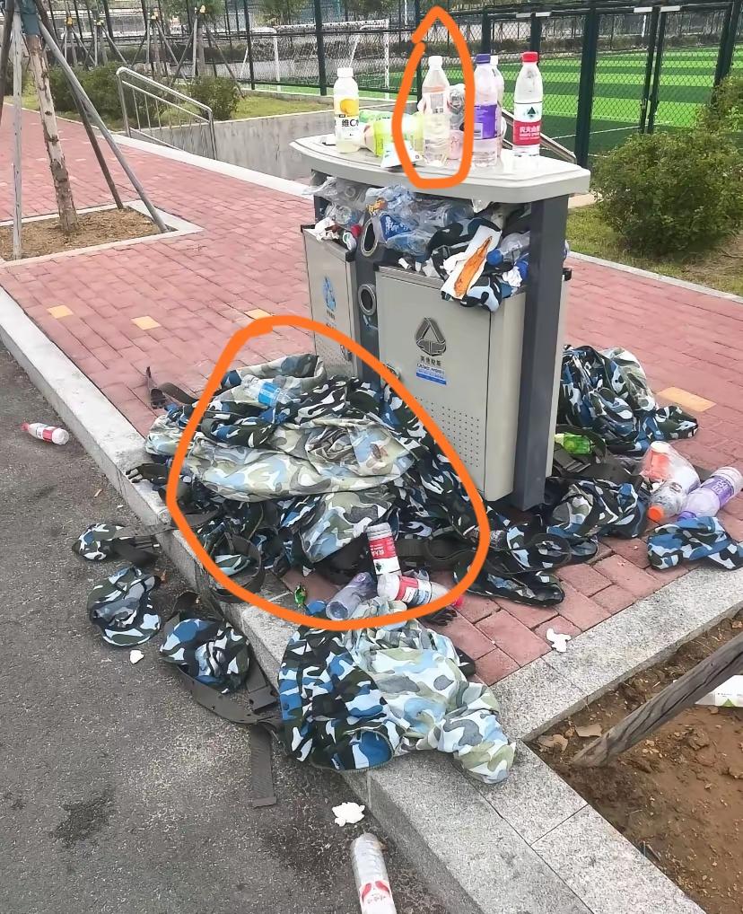 现在的年轻人太不知道节俭了，
脑子里就没有这个概念和习惯，
看看这军训过后浪费现