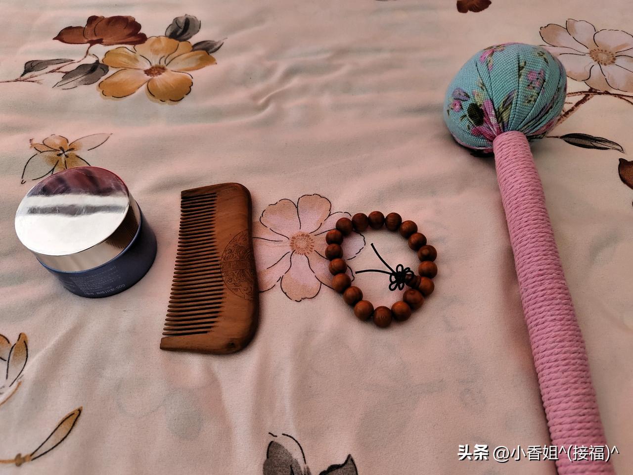 “你知道男人给女人送梳子的寓意吗？如果你不知道，你可以去百度一下，或者问问豆包…