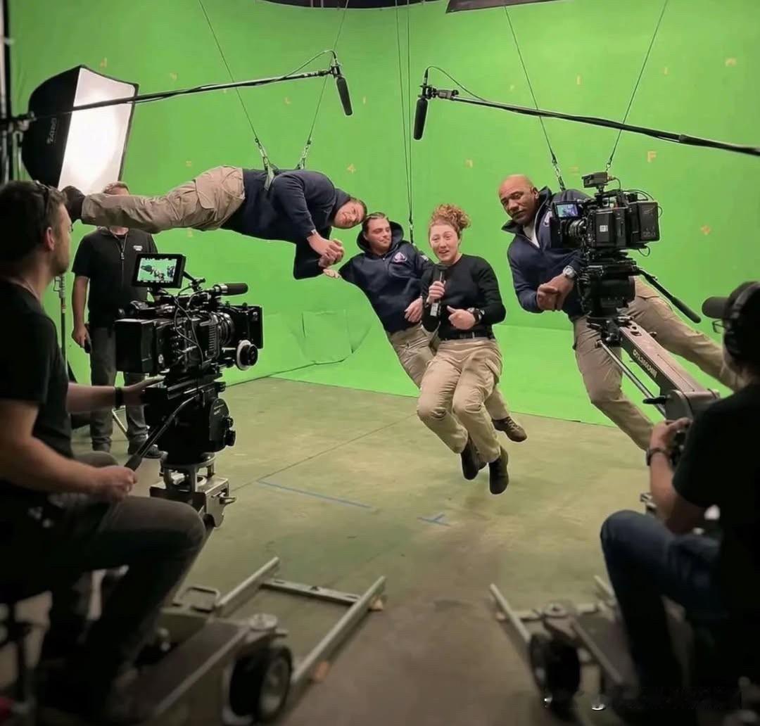 《阿尔忒弥斯2号是骗局》
《美国绕月来自好莱坞影棚》
…
是不是很劲爆
相当考验