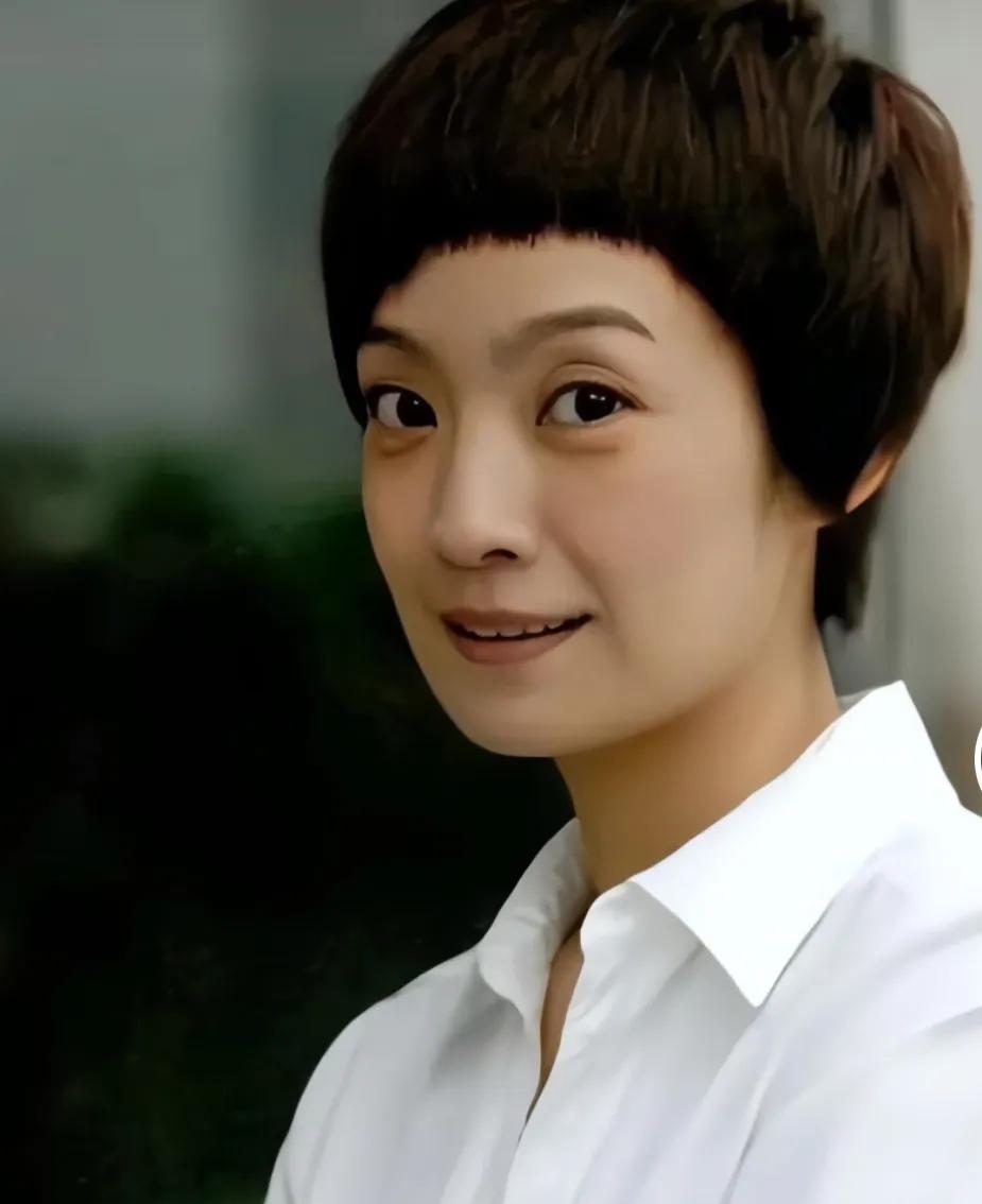王海燕真的是演艺圈的宝藏演员！她从小怀揣演员梦，考上上海戏剧学院后就一心钻研表演