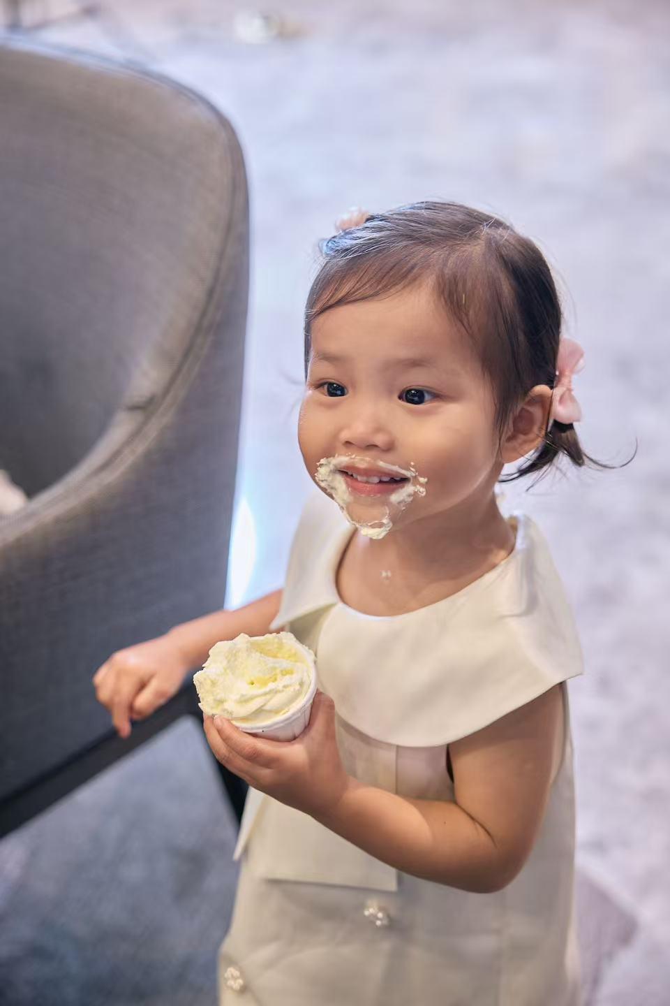 为何说老人帮子女带娃晚年有幸福?
 
现在很多人都说：老人千万别帮儿女带娃，费心