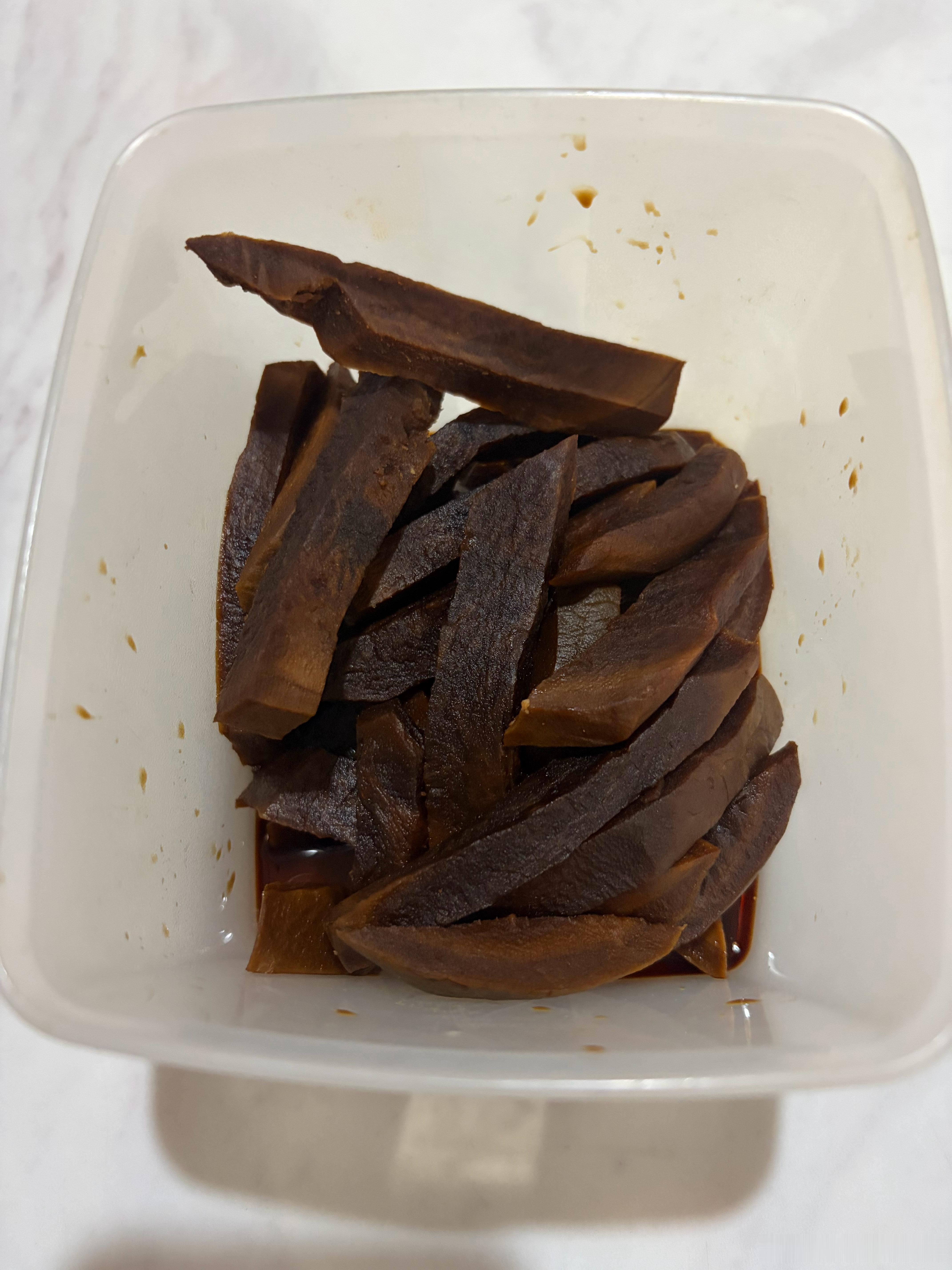 我真是个神经病，晚上他们吃饭的时候，我说减肥不吃，到现在饿得扛不住了，吃了两个大