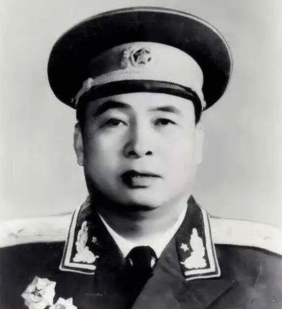 1955年授衔，刚从朝鲜战场下来的24军军长梁金华只评了个大校，消息传开，整个华