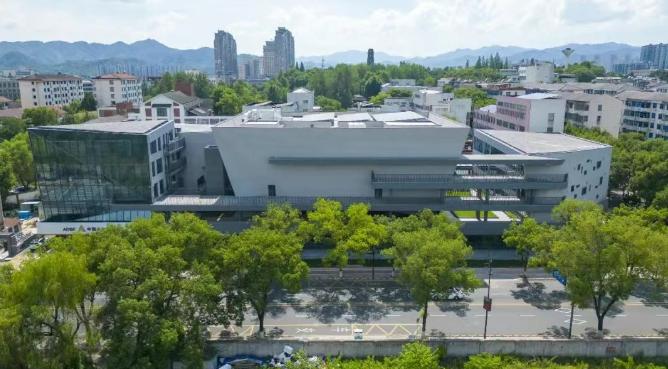浦江将添新配套，小金狮湖商业服务楼项目建设进度大幅超前原定计划，准备竣工验收。
