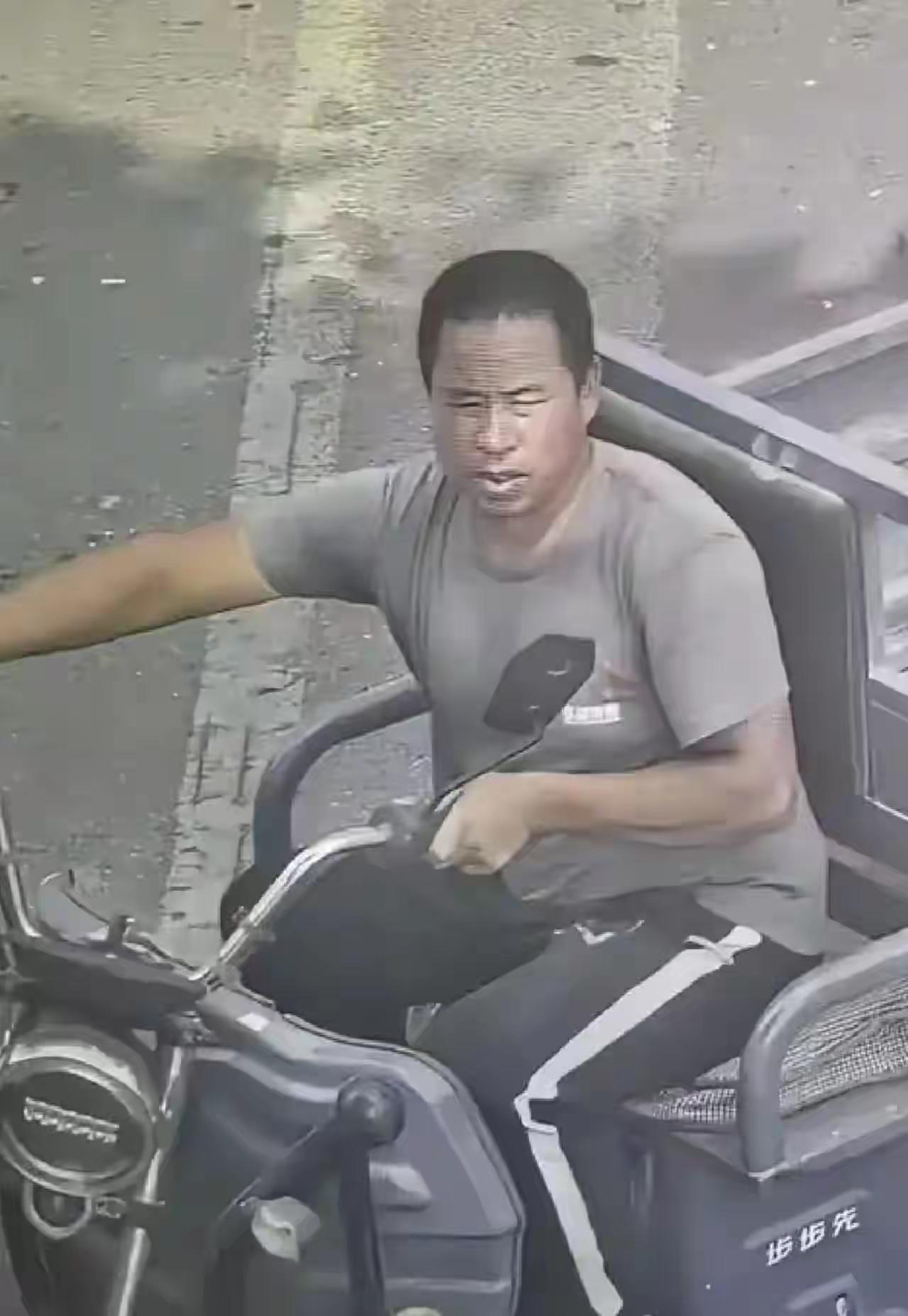 河南西平的夏付钢或许当过兵，瞧着身体着实壮实，只可惜一时冲动犯下大错。如今技术手