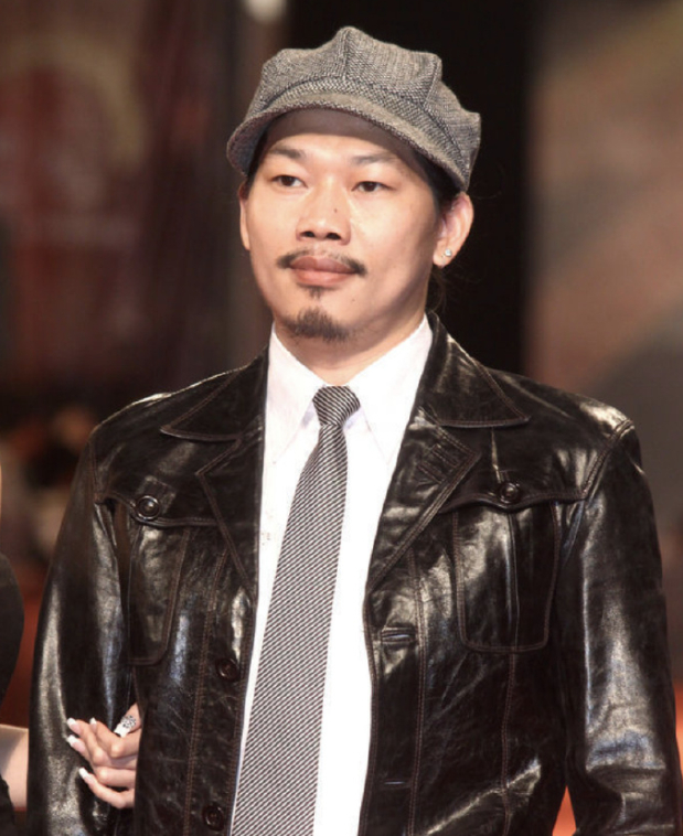 曝方文山出轨  方文山玩得很花啊~ 八卦媒体爆料方文山长期婚内出轨，以签约艺人名