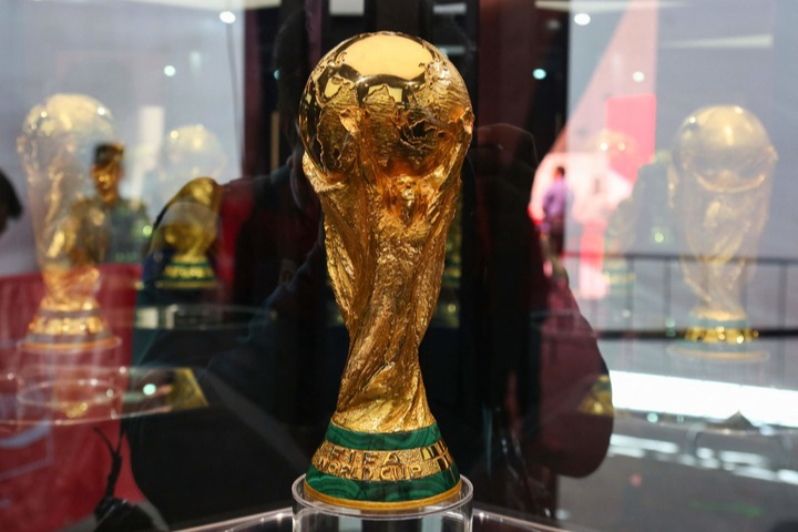 【#FIFA希望世界杯按原计划举行#】据法新社3月19日报道，国际足联(FIFA