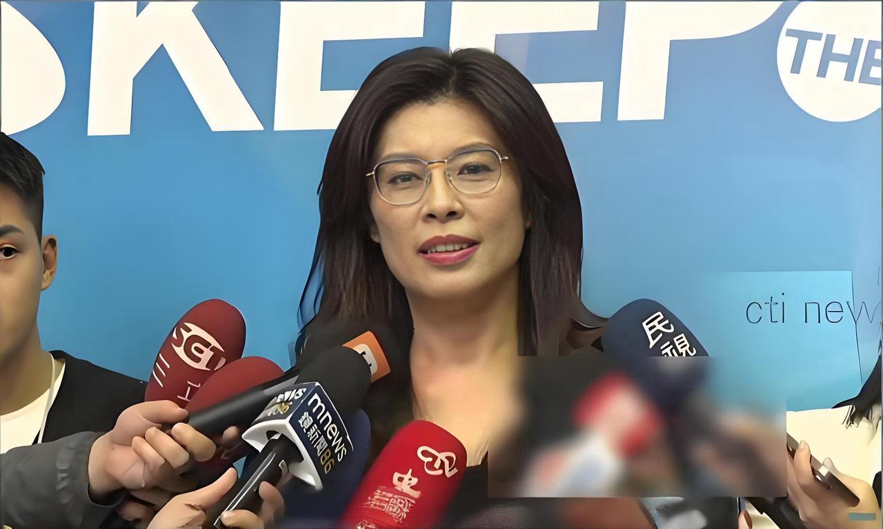 台湾国民党主席郑丽文谈台湾统一问题时表明，统一有两个条件：第一，要和平。第二，要