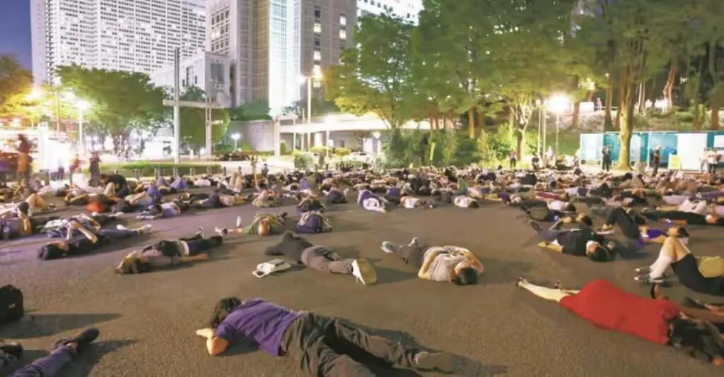 躺着抗议日本政府就对了，我们赶紧送盒饭去！

针对日本政府排放核污水，日本自己的