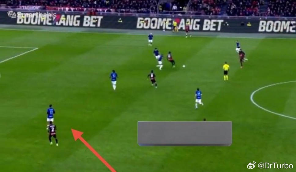 能看得出AC米兰是在有意的找恩里克这边漏出的机会 这个球打的迅速又果断 而恩里克