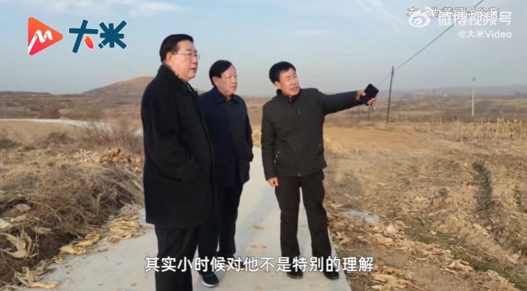 #跟父亲做同事是什么体验##父子接力守护神秘王国32年# 和父亲一起工作，让我更