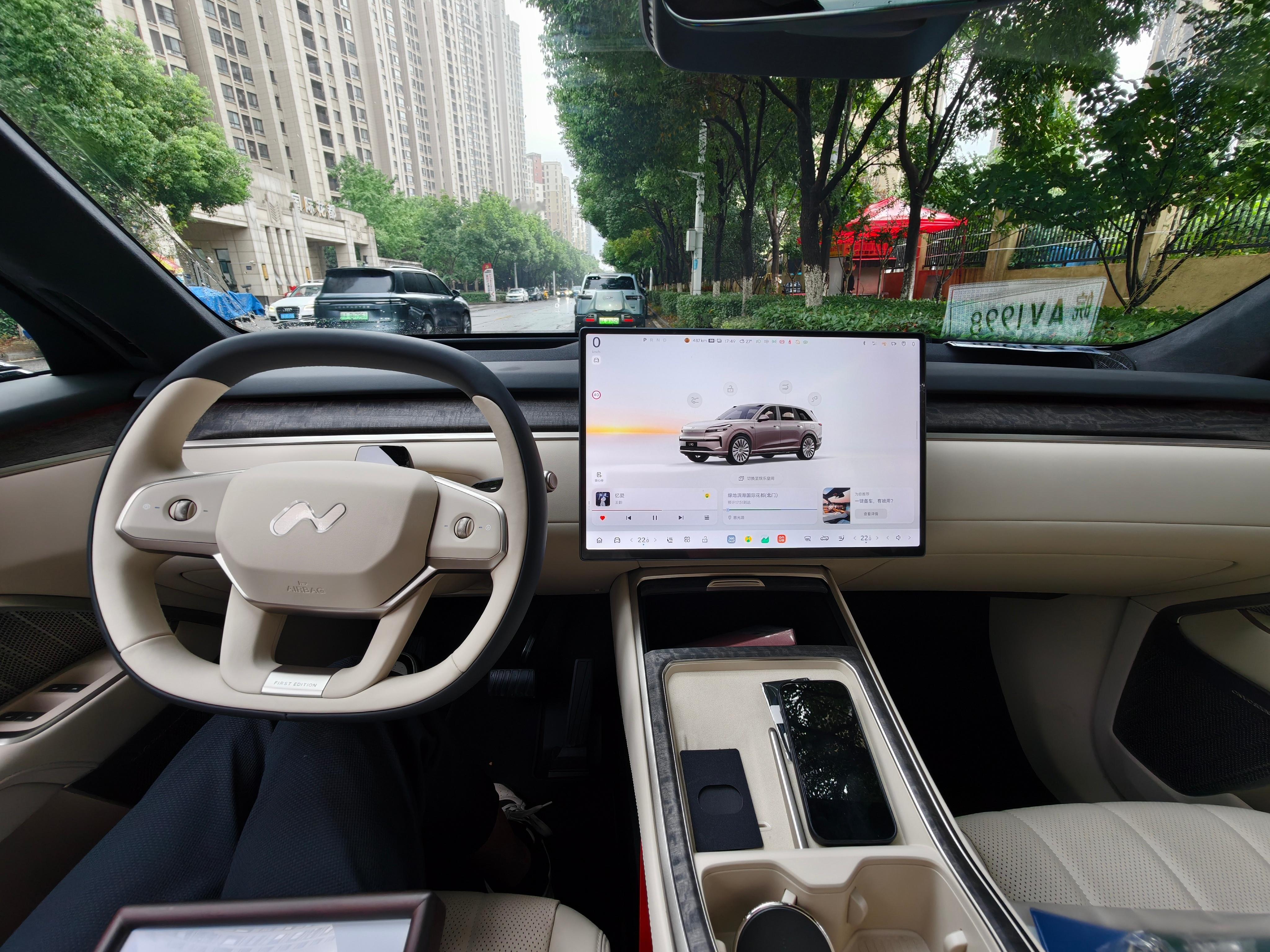 乐道L90提到啦，帅～还拿到了沈博签名版的合照！[嘻嘻]​​​