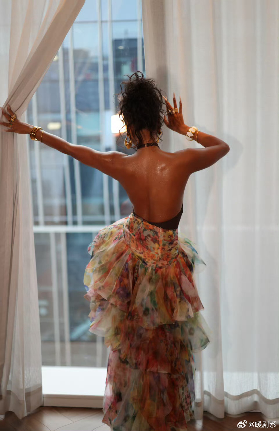 吉克隽逸给内耗的人发射能量 内耗的时候最需要的就是吉克隽逸这种能量，她从来不在意