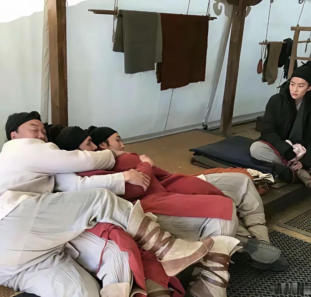 不怪刘亦菲一脸生无可恋，换我也是一样！ 