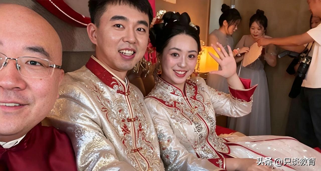 耿同学什么时候开始直播带货啊？
估计快了，已经非常出名了！
他的两个账号粉丝都涨