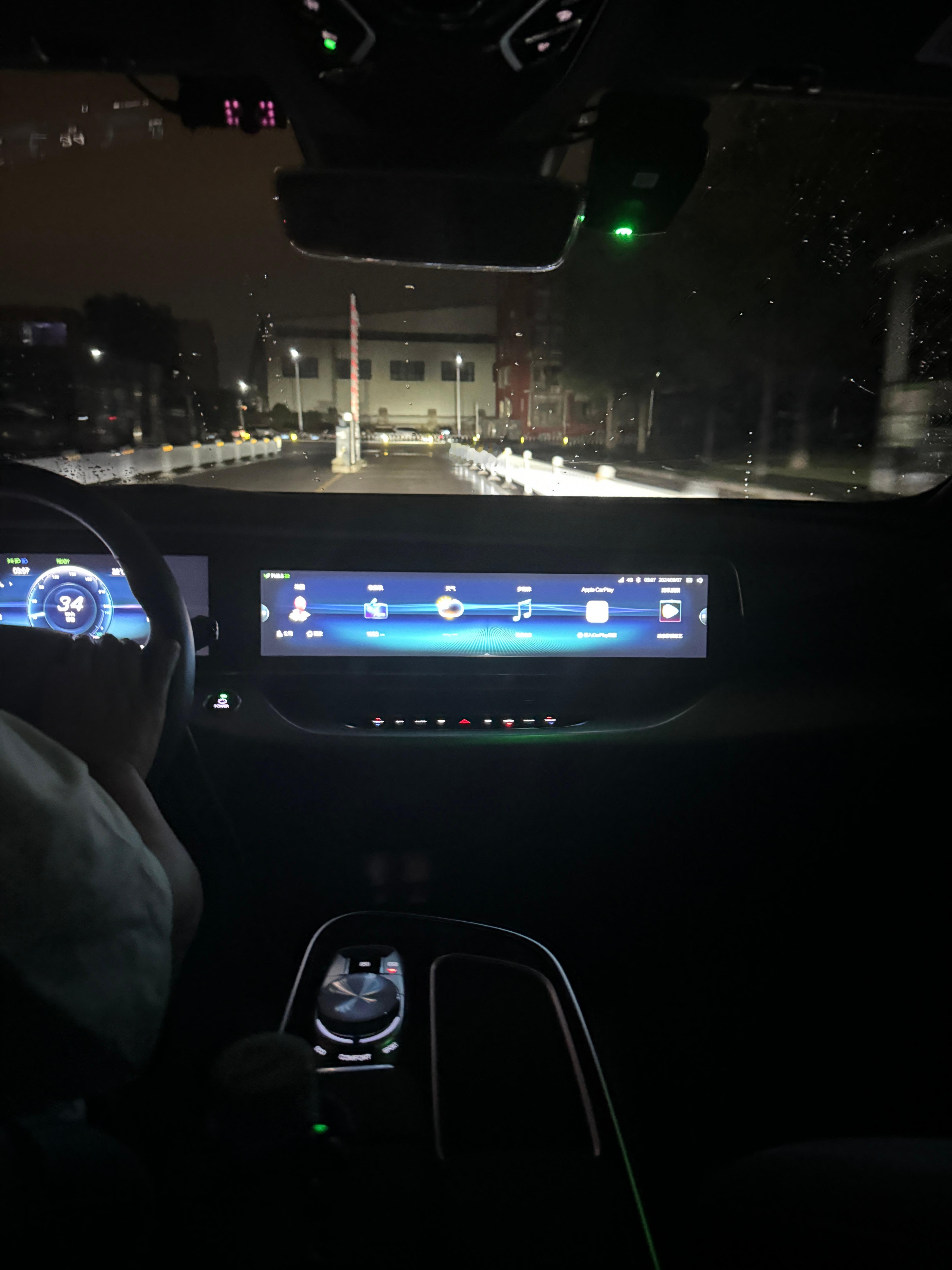 #猜车# 一会六点多的飞机，睡不着索性就出发[开学季]叫了个滴滴 ，没睡的铁子来