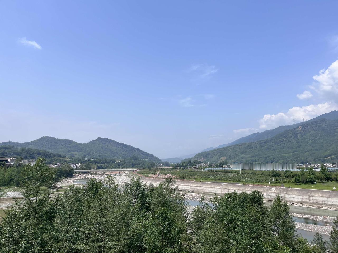 四川雅安宝兴县是个好地方。