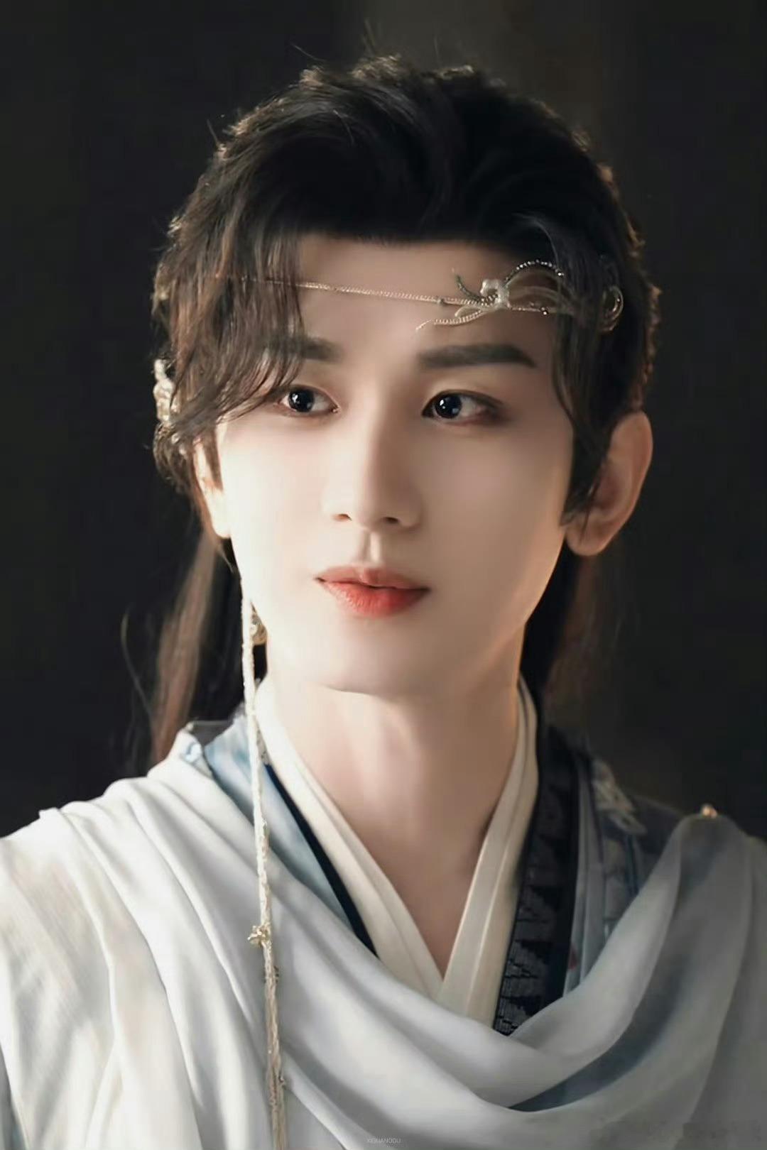 成毅两京十五日cy成毅朱瞻基成毅，遇见你如久旱逢甘霖，爱上你如荒漠见绿洲。我的意