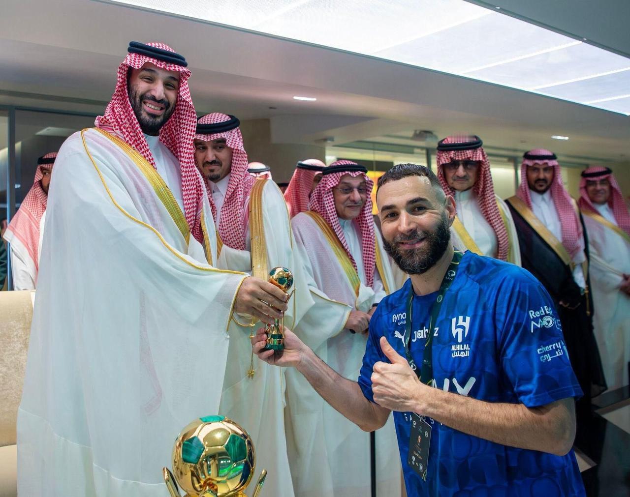 【本泽马索要1.2亿欧分手费！瓜帅哈兰德更衣室冲突曝光，FIFA首席运营官遭解雇