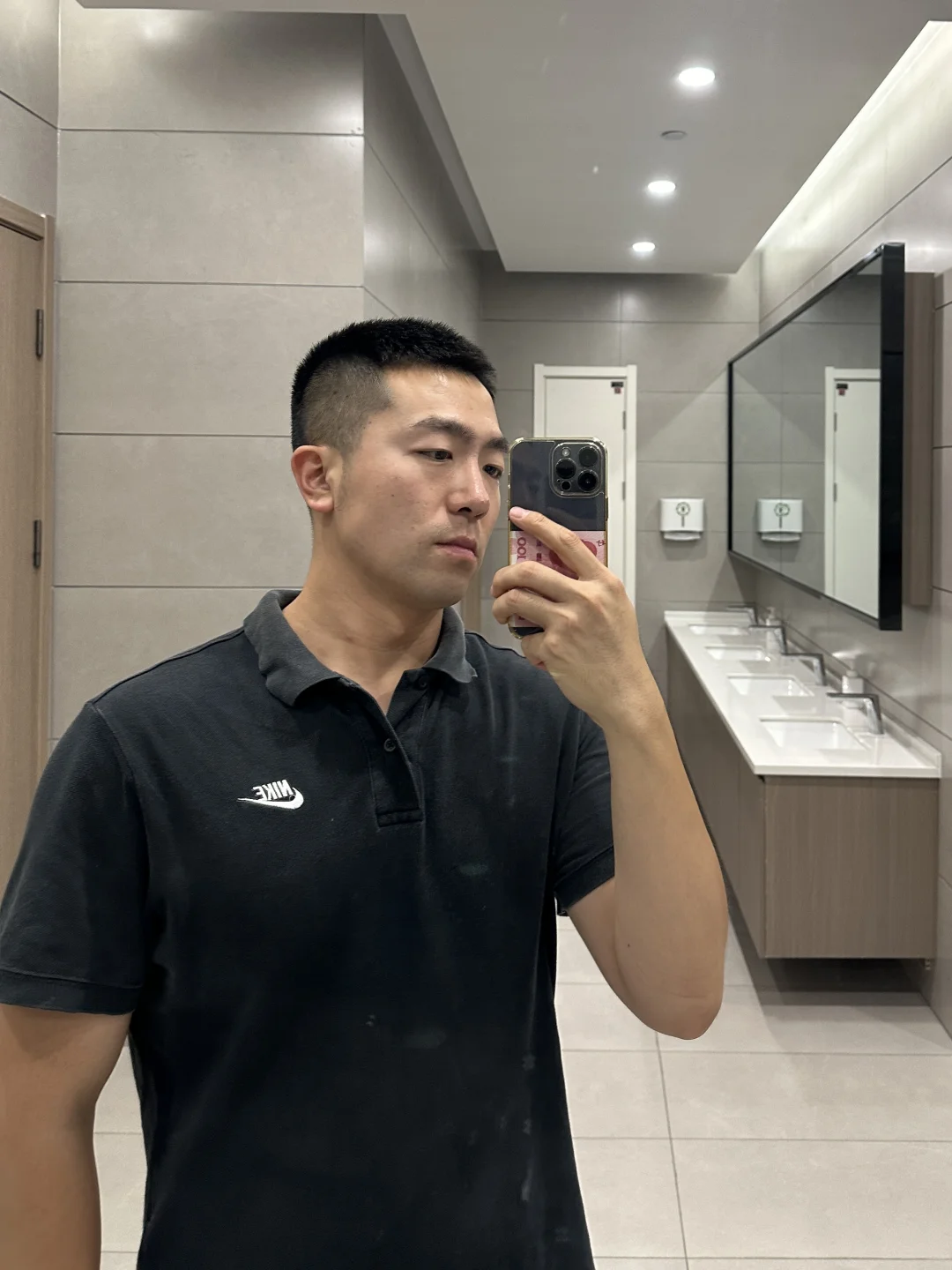 生活艰难又怎样，我还是帅得很